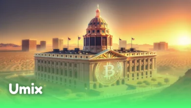 ساختمان کاپیتول آریزونا با نماد درخشان بیت‌کوین در غروب کویر، نشان‌دهنده ذخیره استراتژیک بیت‌کوین آریزونا.
